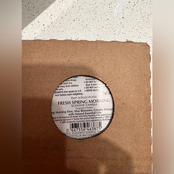 Bath & Body Works Candle - Picture 4 of 5